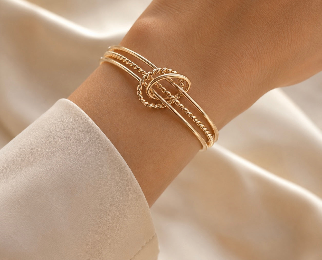 Eterna Knot Cuff